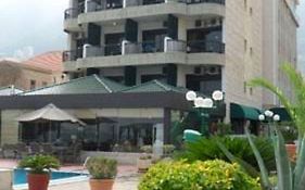 Holiday Suites Hotel & Beach Resort